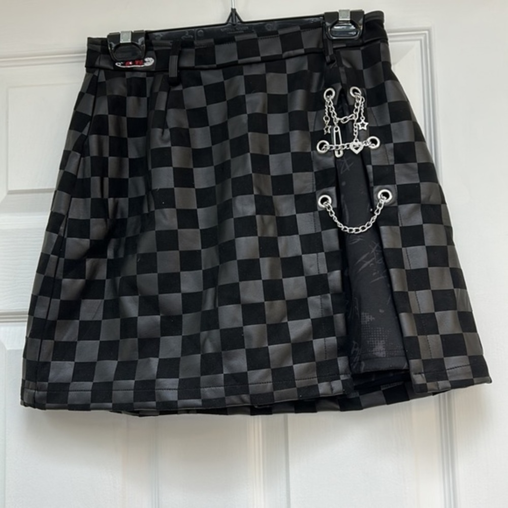 Disney Her Universe Cruella Faux Leather Skirt-Size L NWT